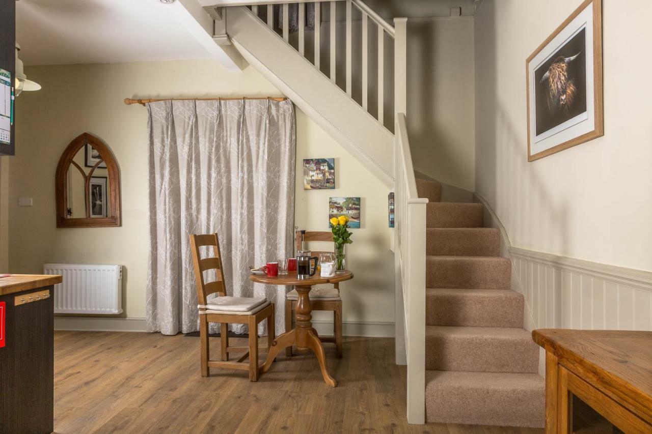 The Dovecote, Stoke Farthing Courtyard Villa Broad Chalke Екстериор снимка