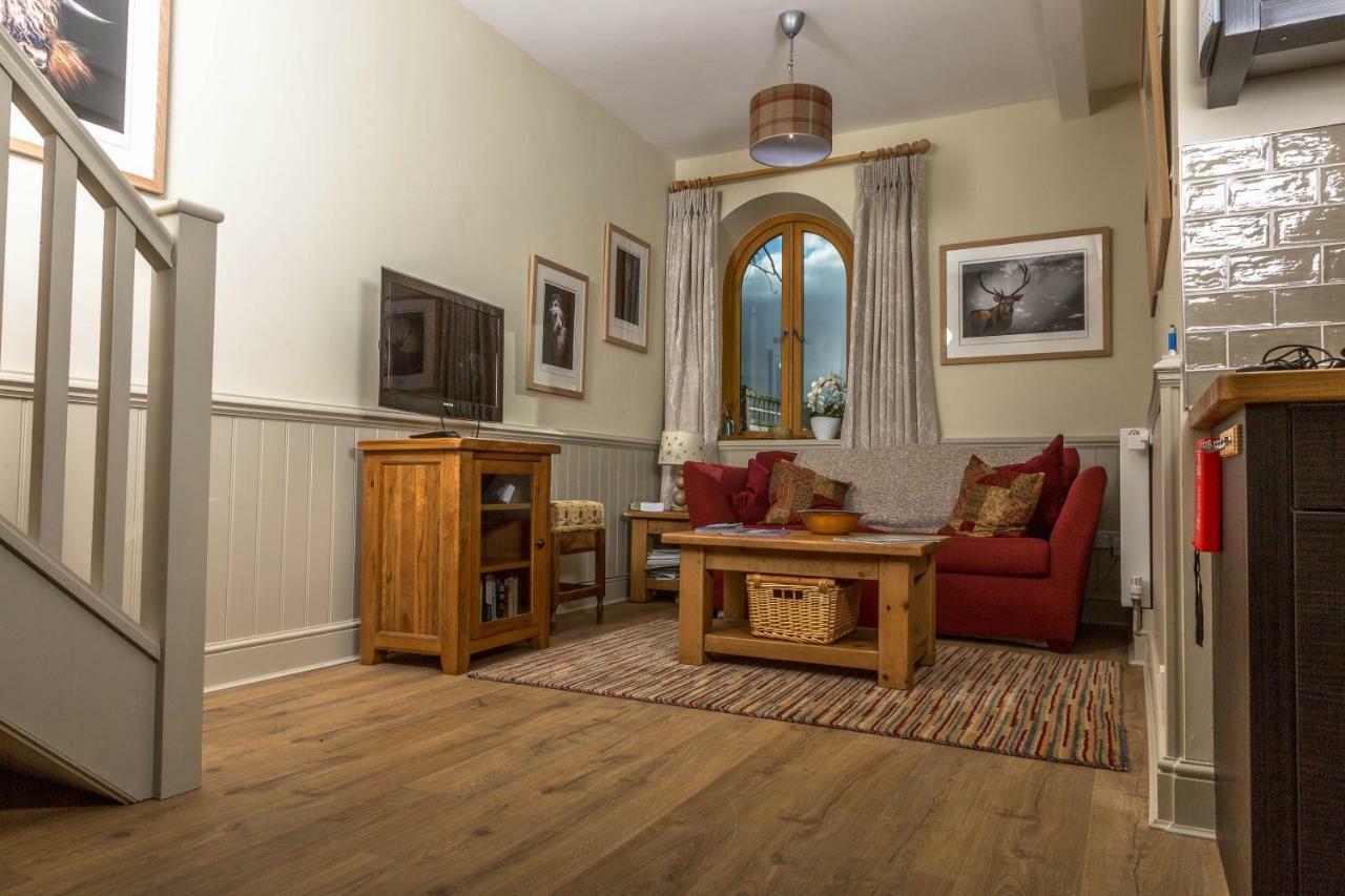The Dovecote, Stoke Farthing Courtyard Villa Broad Chalke Екстериор снимка
