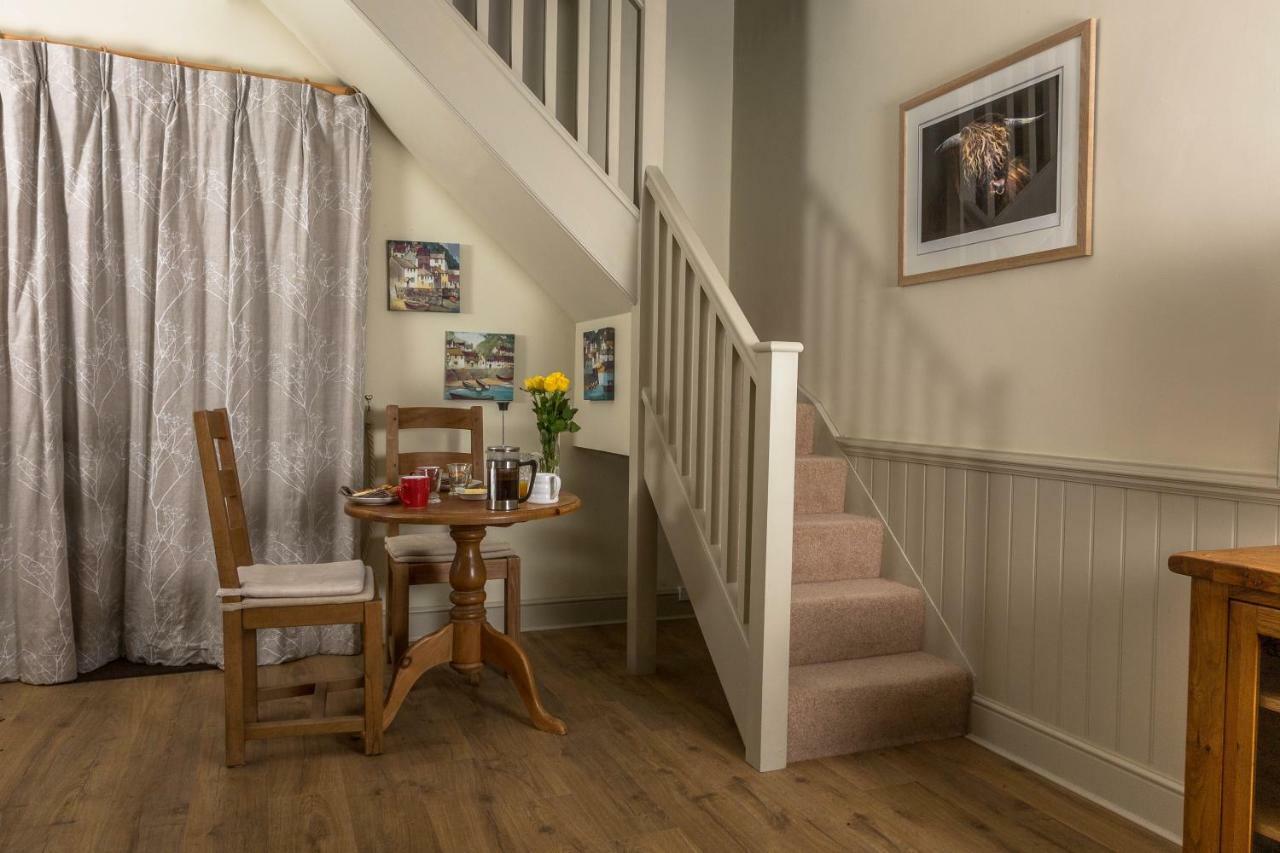 The Dovecote, Stoke Farthing Courtyard Villa Broad Chalke Екстериор снимка