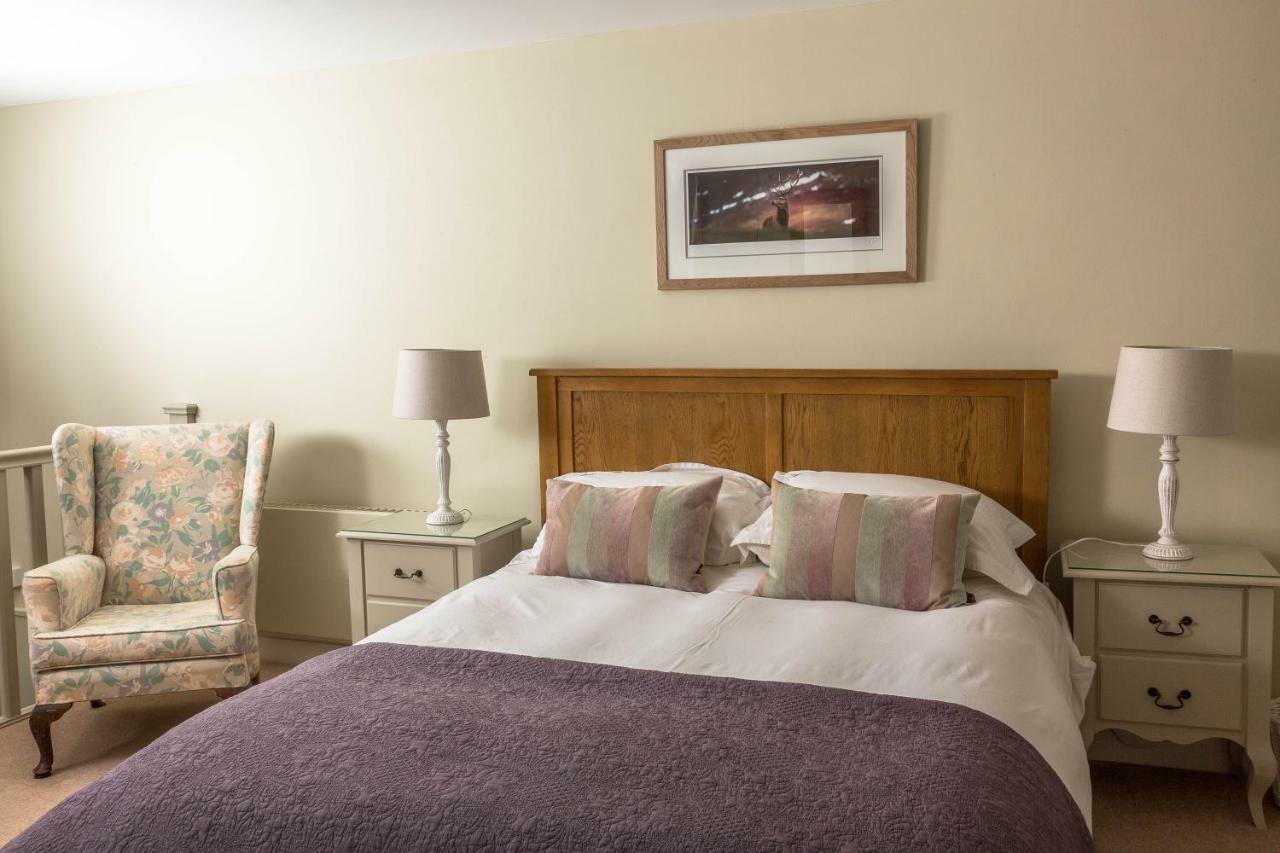 The Dovecote, Stoke Farthing Courtyard Villa Broad Chalke Екстериор снимка
