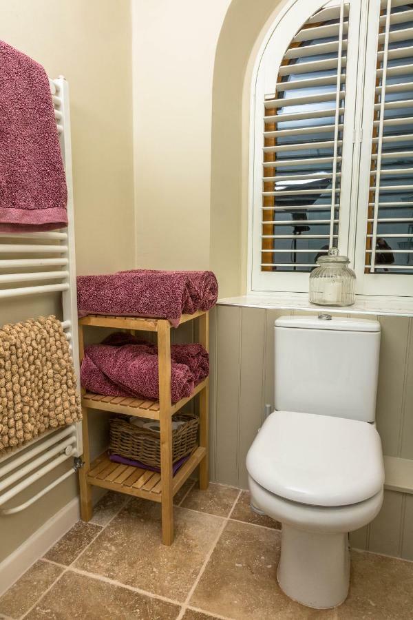 The Dovecote, Stoke Farthing Courtyard Villa Broad Chalke Екстериор снимка